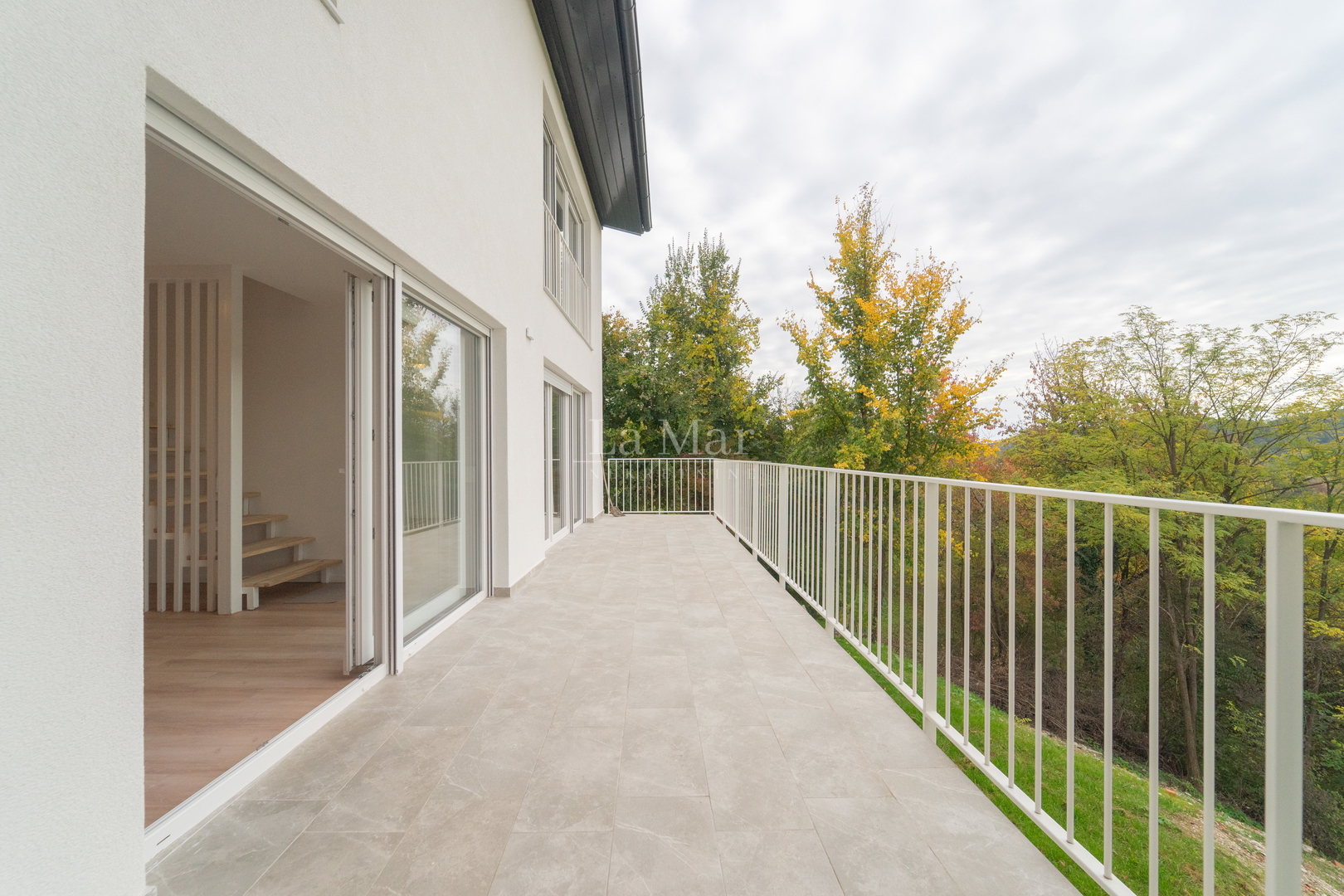 Okolica Samobora - Dvoetažni stan sa  balkonom i prekrasnim pogledom- 186,46 m2