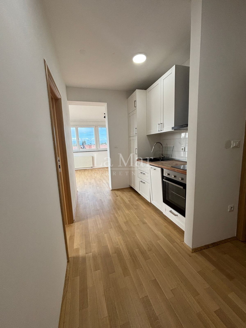 Trosoban stan na Trešnjevci + parkirno mjesto, 2012.g.