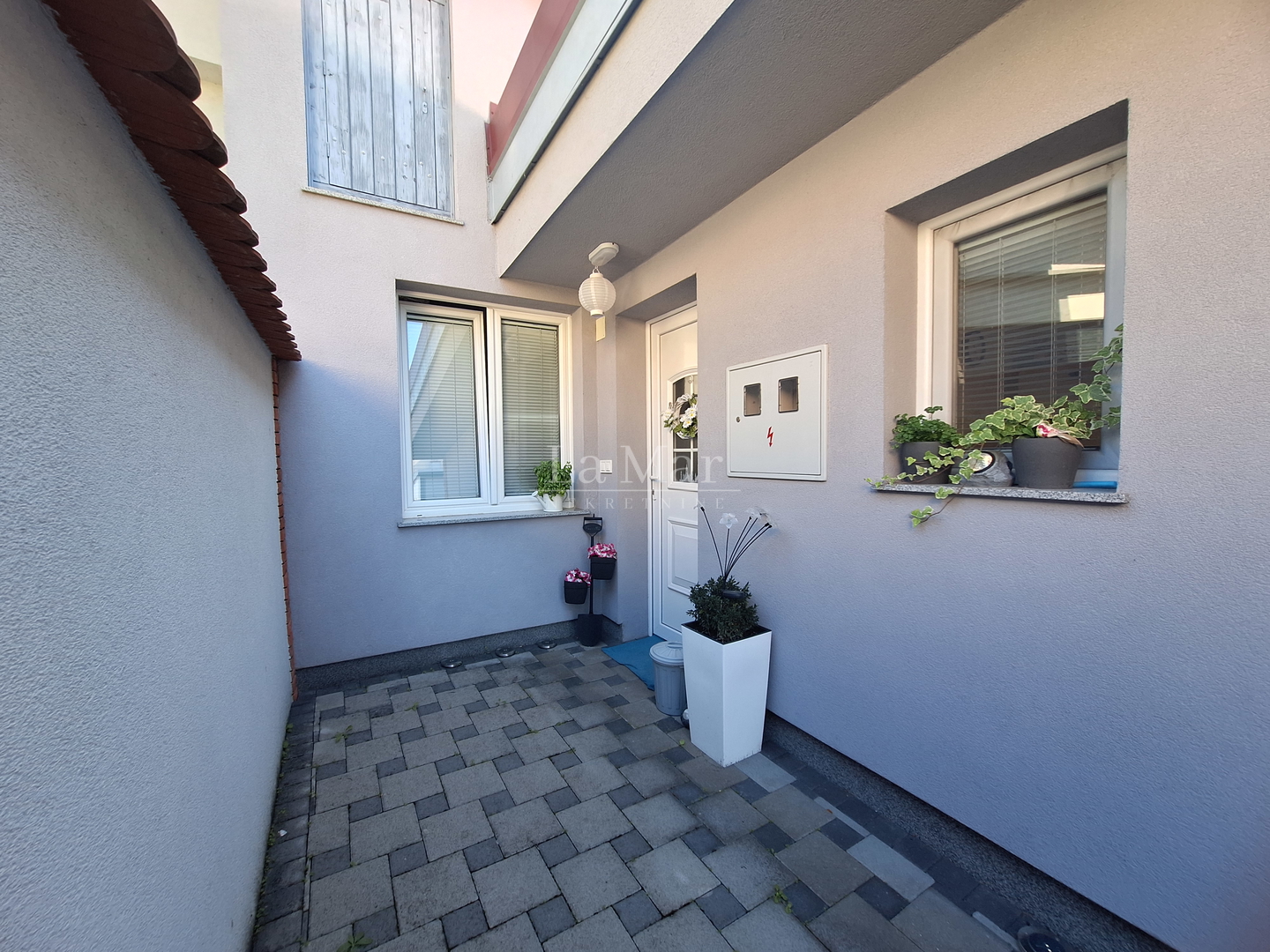 DUBRAVA- kuća s dvorištem i garažom na izvrsnoj lokaciji