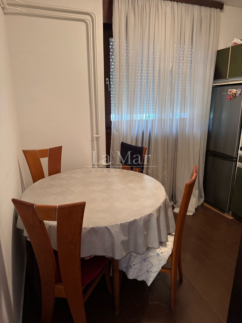 VRBANI-blizina Jaruna- trosoban stan na 2.katu