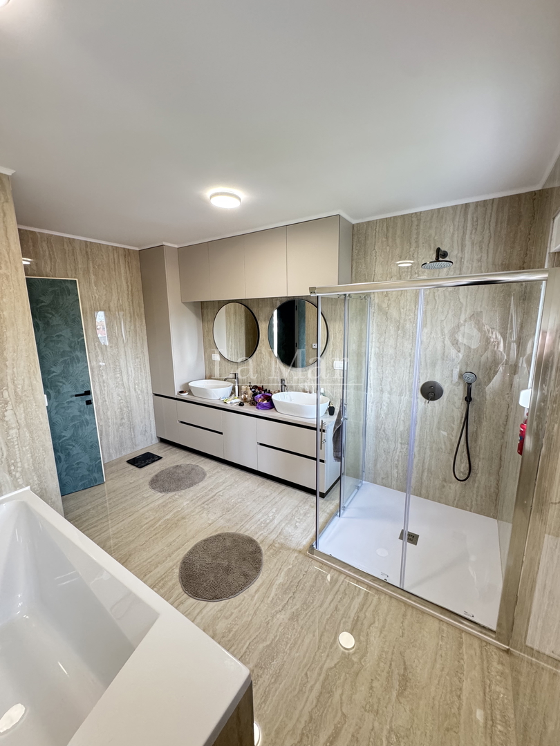 ZAPREŠIĆ- Luksuzan penthouse u novogradnji - 200 m2