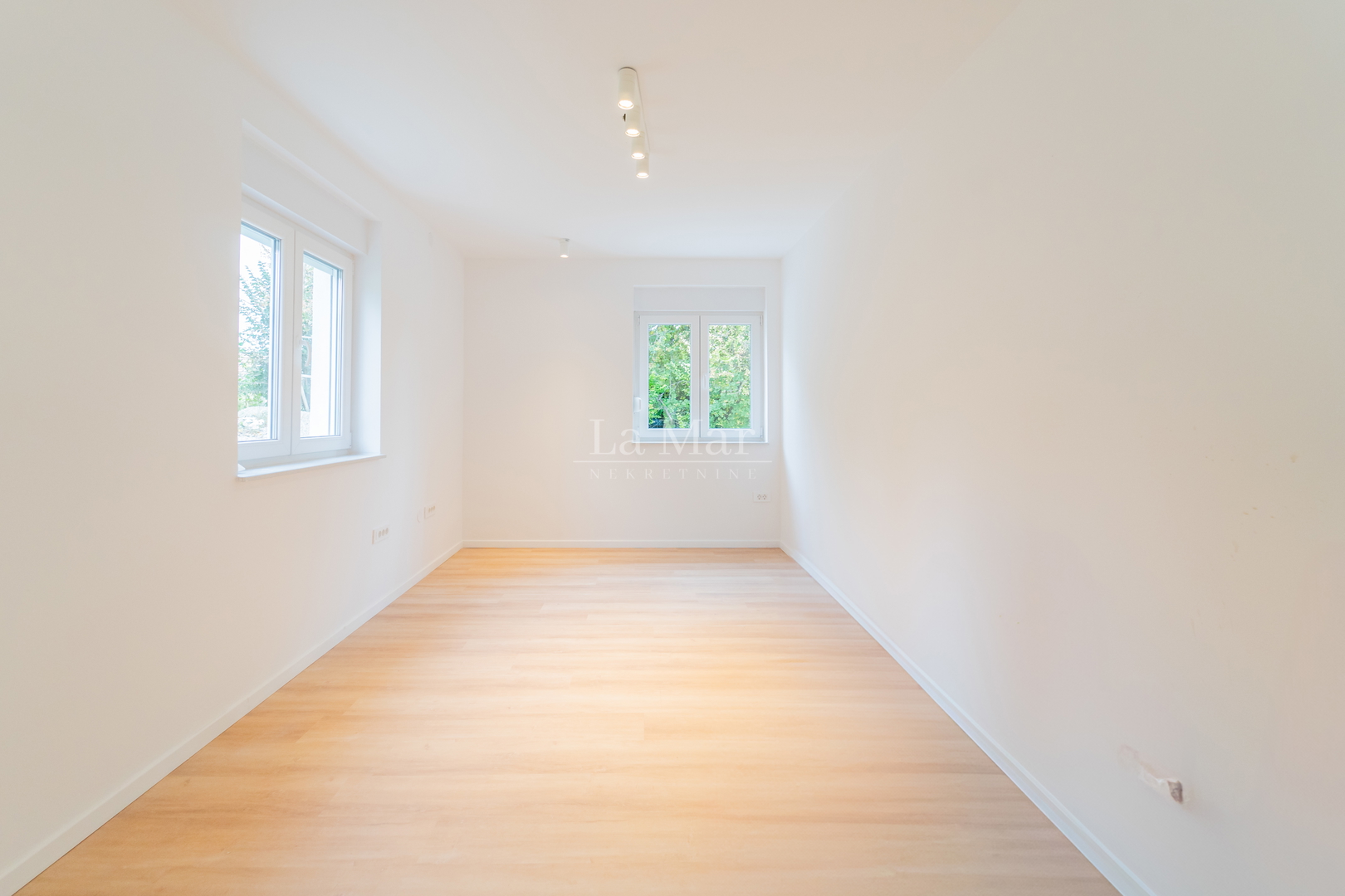 Okolica Samobora - Dvoetažni stan sa  balkonom i prekrasnim pogledom- 186,46 m2