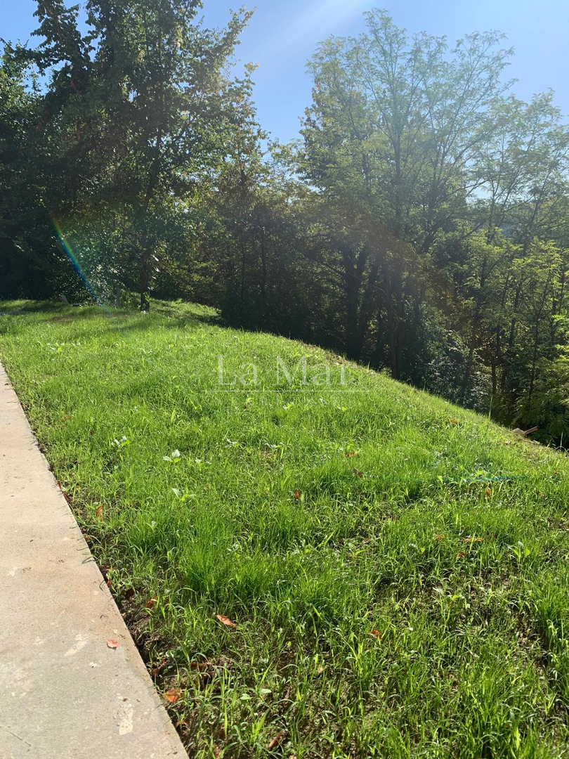 Okolica Samobora - Stan u prizemlju sa vrtom i prekrasnim pogledom- 76,8m2