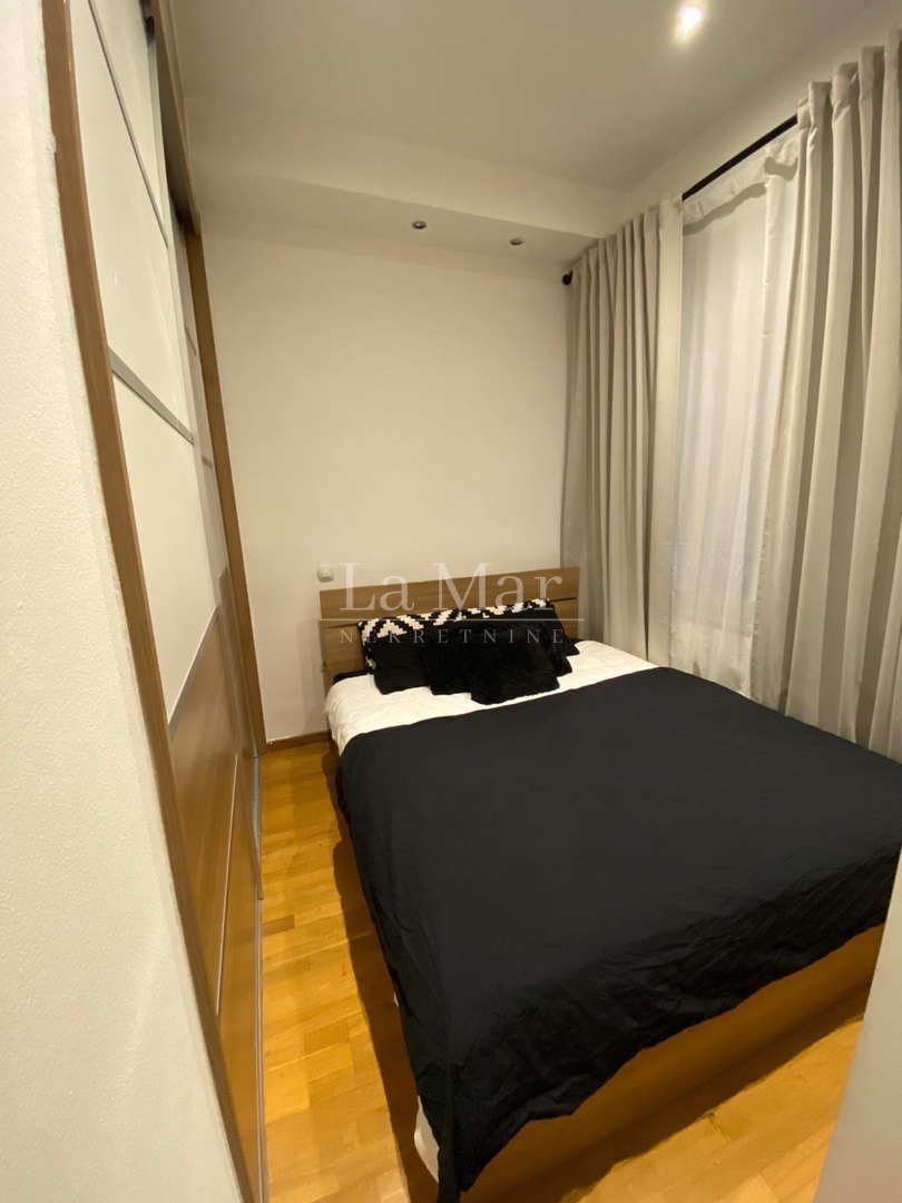 Najam stana u blizini Sheratona- 40 m2, 3.kat , potpuno uređen