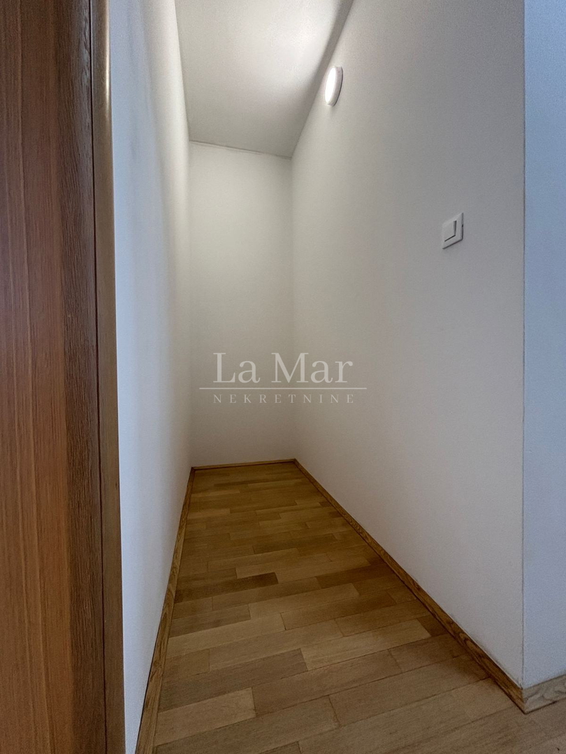 Trosoban stan na Trešnjevci + parkirno mjesto, 2012.g.