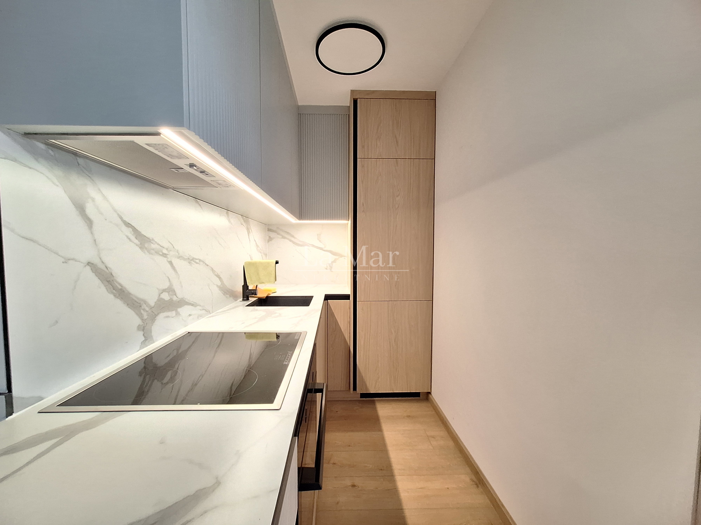 MAMUTICA- kompletno adaptiran i uređen trosoban stan