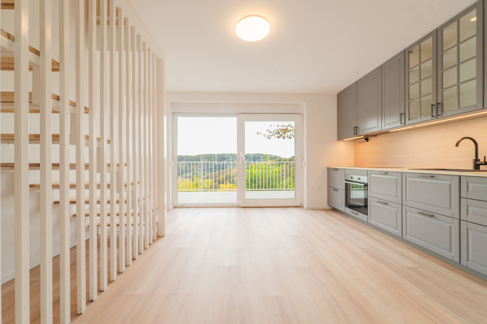 Okolica Samobora - Dvoetažni stan sa  balkonom i prekrasnim pogledom- 186,46 m2