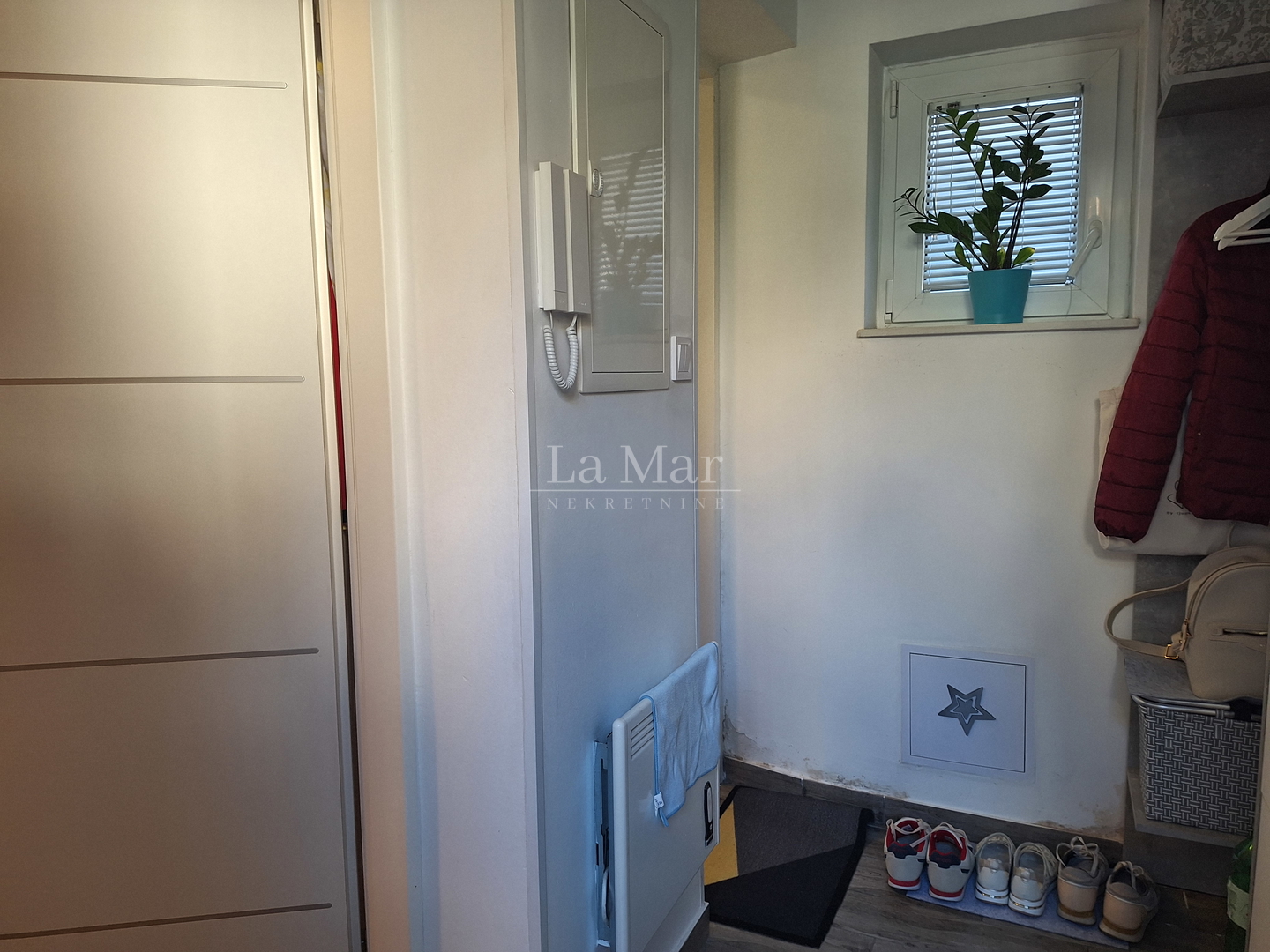 DUBRAVA- kuća s dvorištem i garažom na izvrsnoj lokaciji