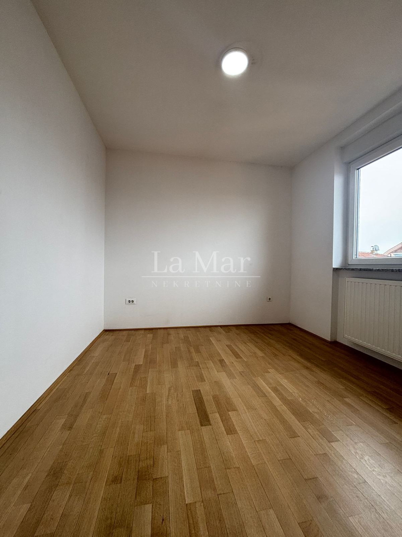 Trosoban stan na Trešnjevci + parkirno mjesto, 2012.g.