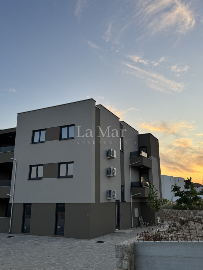 EKSKLUZIVNO! Novogradnja u Novalji s pogledom na more -S2- 76,12 m2 - I kat