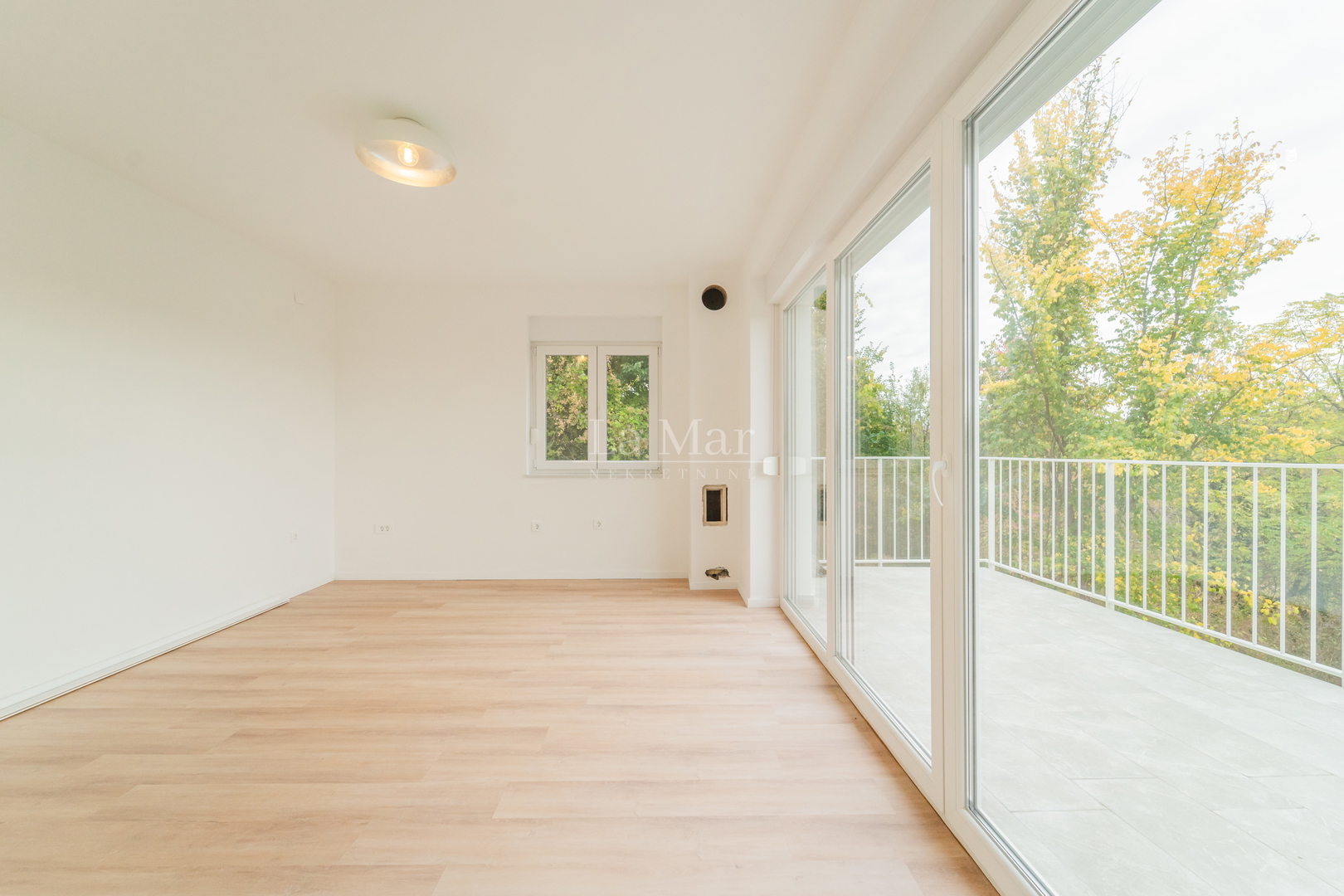 Okolica Samobora - Dvoetažni stan sa  balkonom i prekrasnim pogledom- 186,46 m2