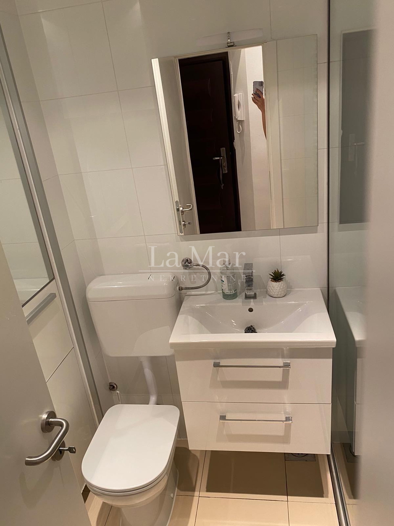 Najam stana u blizini Sheratona- 40 m2, 3.kat , potpuno uređen