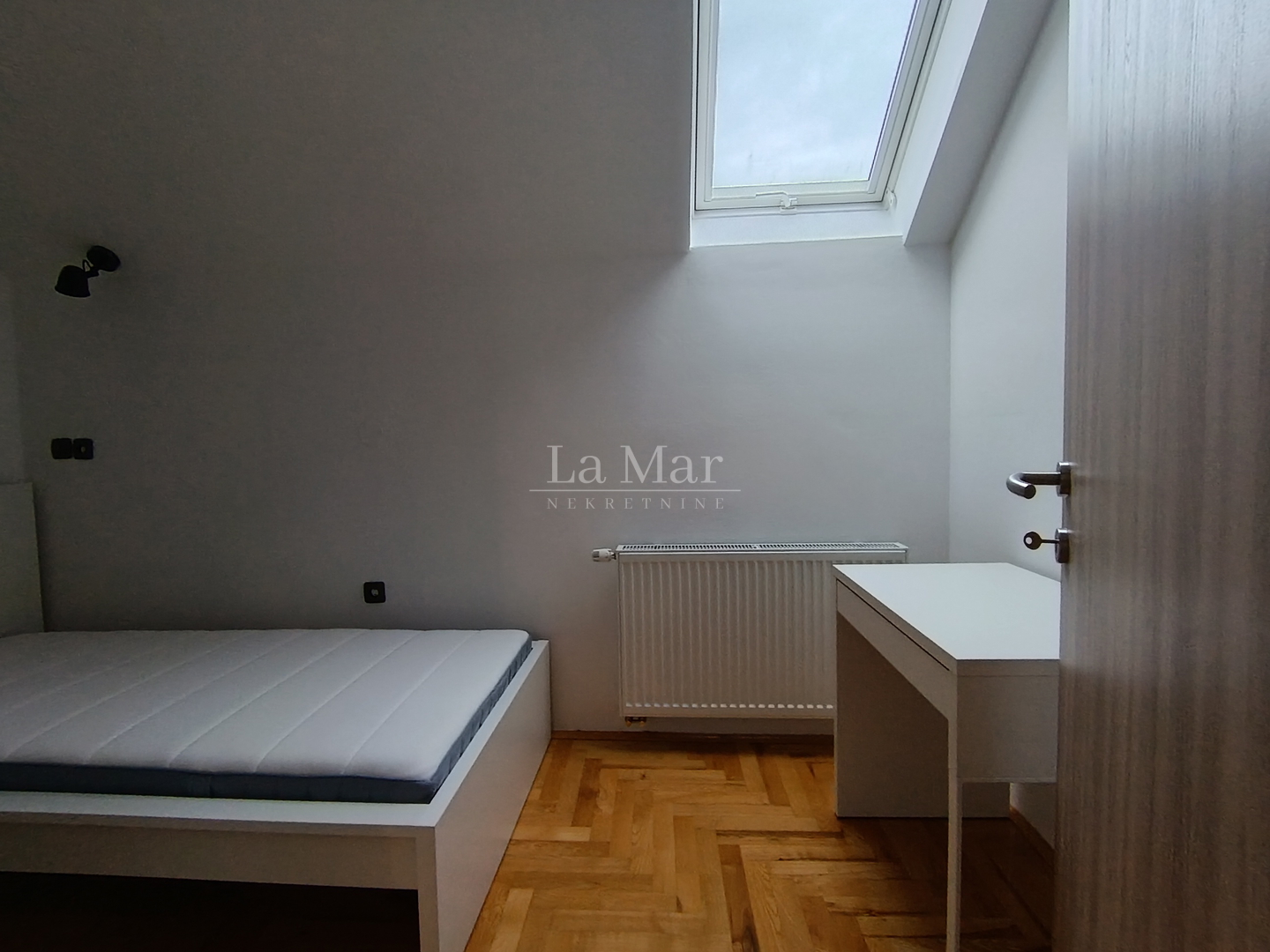 DUBRAVA-blizina Avenije, trosoban stan, potpuno uređen i namješten