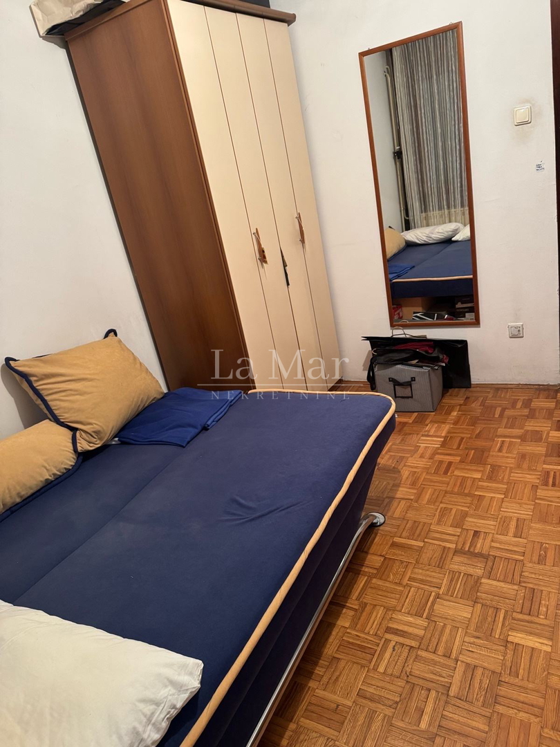 VRBANI-blizina Jaruna- trosoban stan na 2.katu