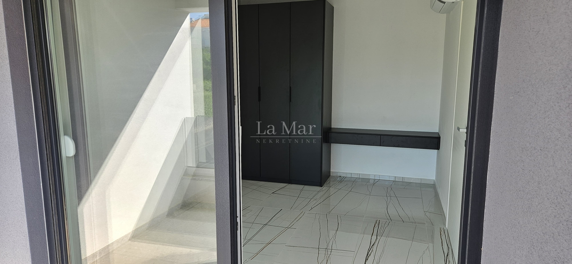 Novalja - namještena NOVOGRADNJA  s  pogledom na more - S2 - I. kat- 56.75 m2- 210.000€