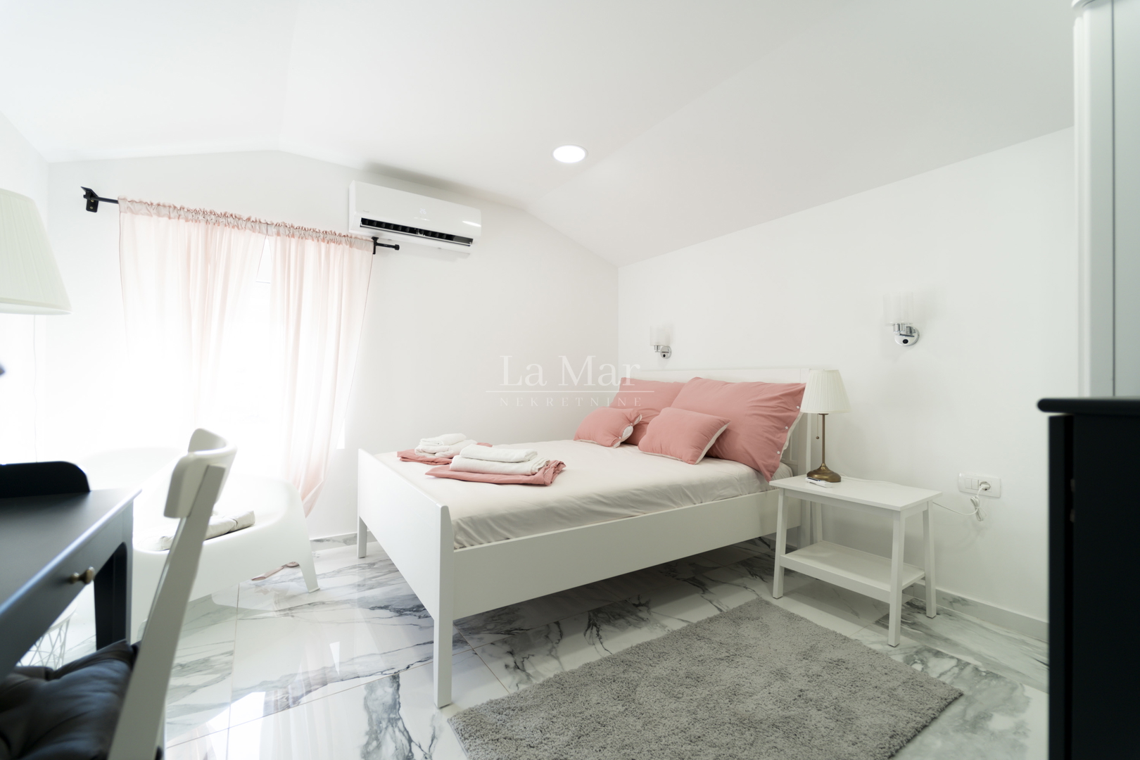 ZADAR- pogled na crkvu sv. Stošije, uređen stan, 4s