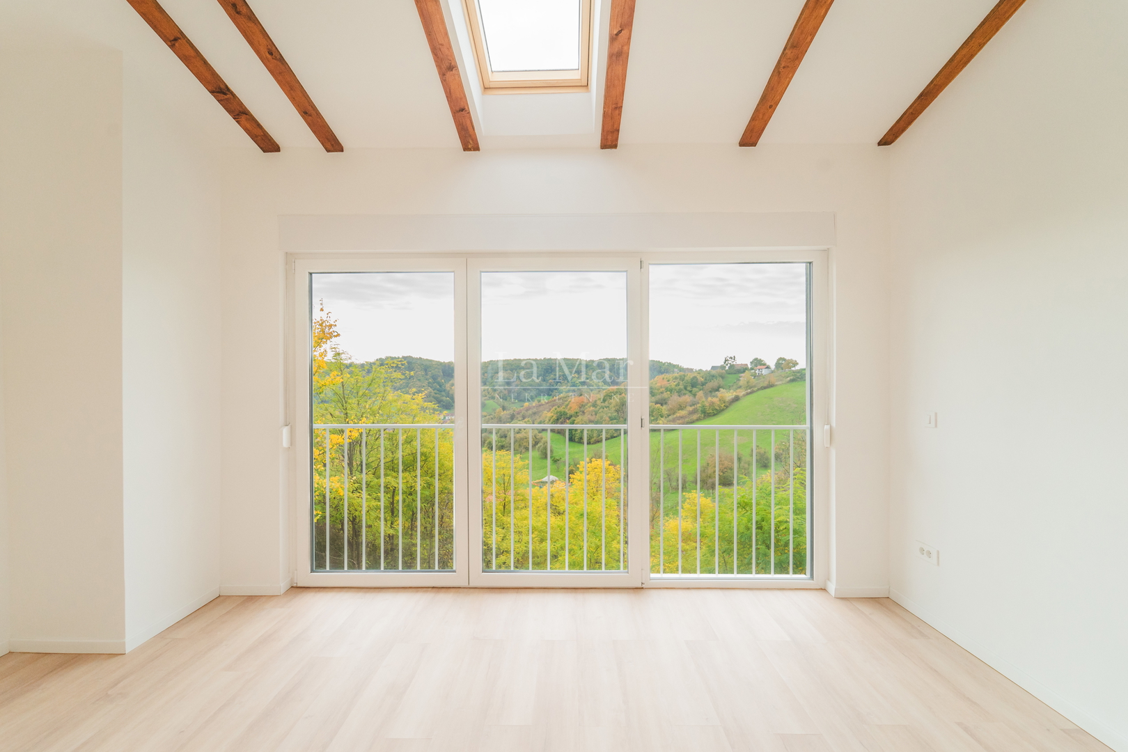 Okolica Samobora - Dvoetažni stan sa  balkonom i prekrasnim pogledom- 186,46 m2