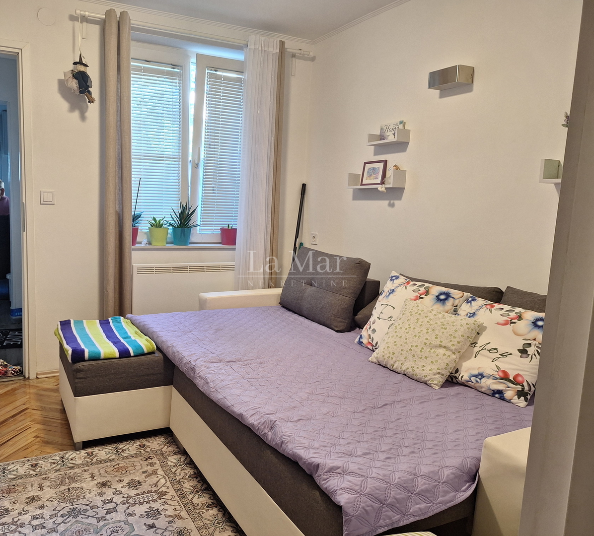 DUBRAVA- kuća s dvorištem i garažom na izvrsnoj lokaciji