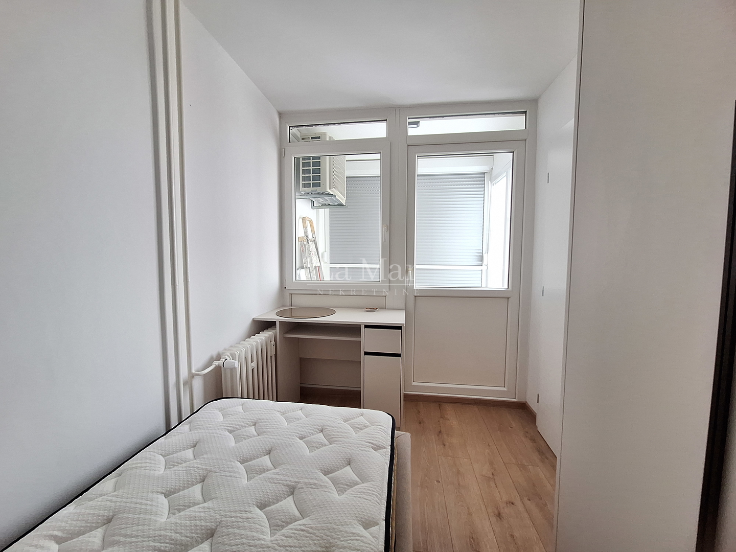 MAMUTICA- kompletno adaptiran i uređen trosoban stan