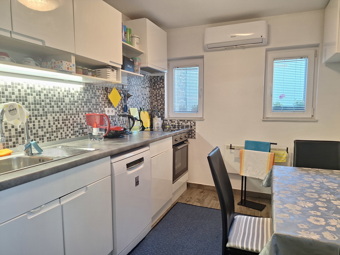 DUBRAVA- kuća s dvorištem i garažom na izvrsnoj lokaciji