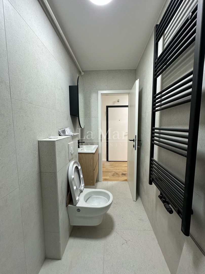 Kod Ozaljske-potpuno adpatiran dvosoban stan, 3.kat