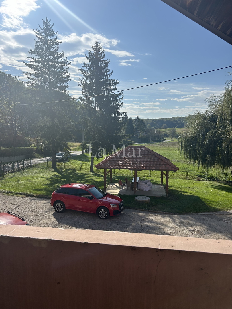 Jesenovec - samostojeća kuća sa 3 odvojena stana