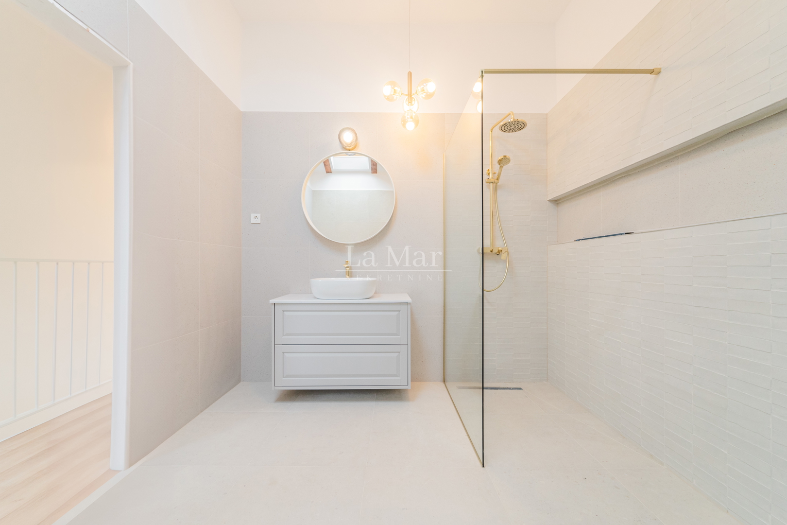 Okolica Samobora - Dvoetažni stan sa  balkonom i prekrasnim pogledom- 186,46 m2