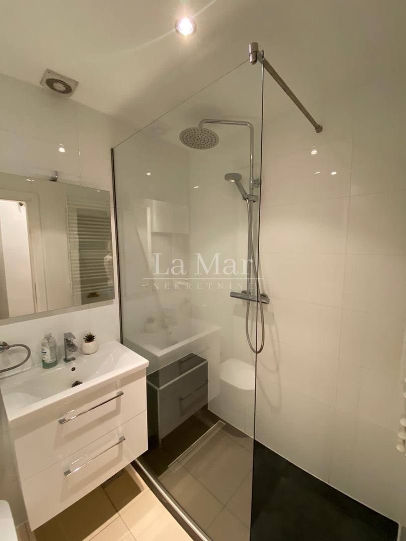 Najam stana u blizini Sheratona- 40 m2, 3.kat , potpuno uređen