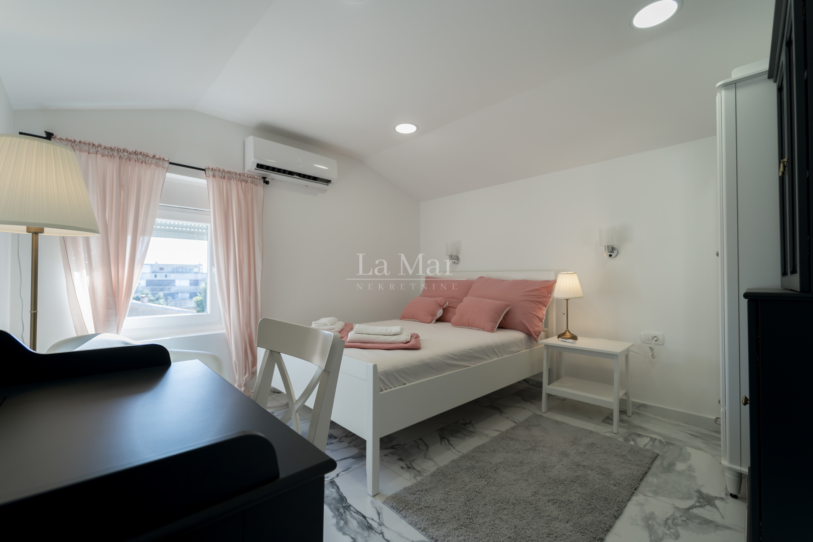 ZADAR- pogled na crkvu sv. Stošije, uređen stan, 4s