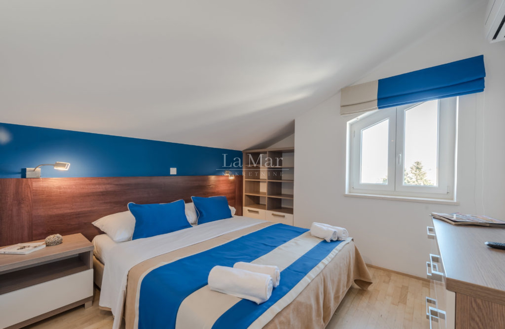 EKSKLUZIVNO! NOVALJA- PRVI RED DO MORA- Penthouse u vili - E7 - 116.12 m2- 589.000€