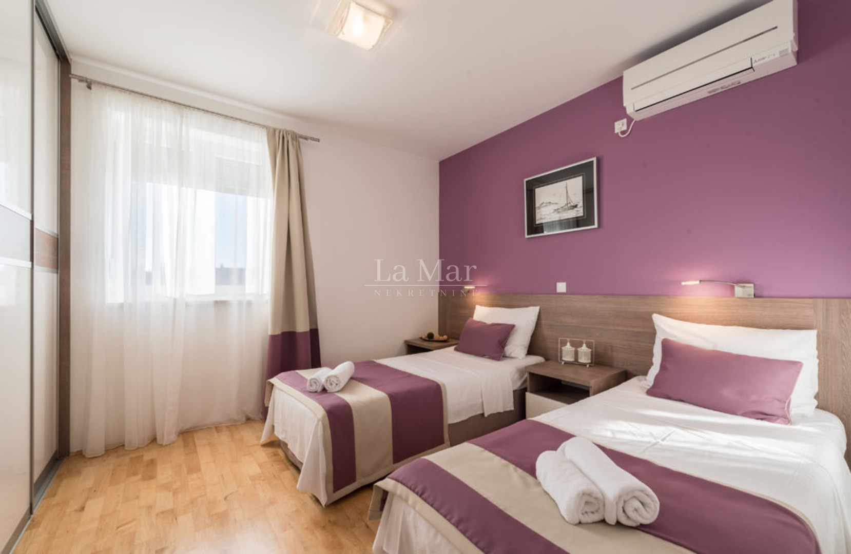 NOVALJA- Apartman PRVI RED DO MORA-  E5 - 81 m2- II. kat- REZERVIRANO