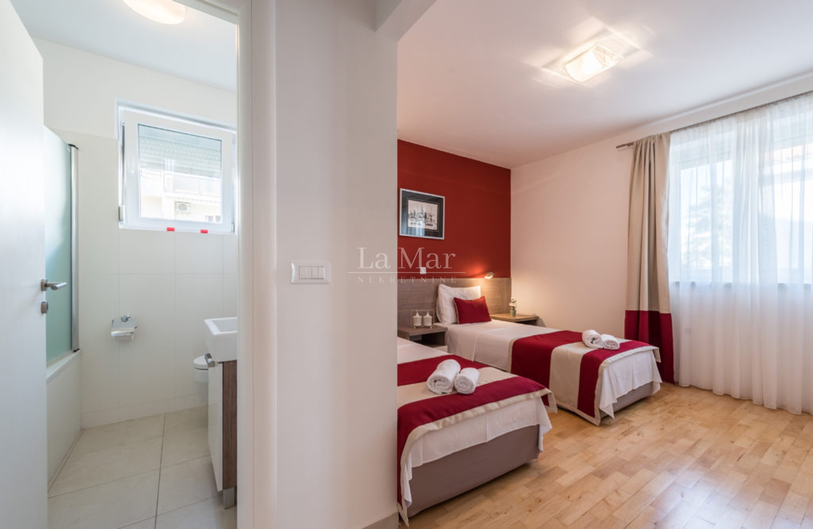 NOVALJA- PRVI RED DO MORA- Apartman u vili - E3 - 81.04 m2- I. kat