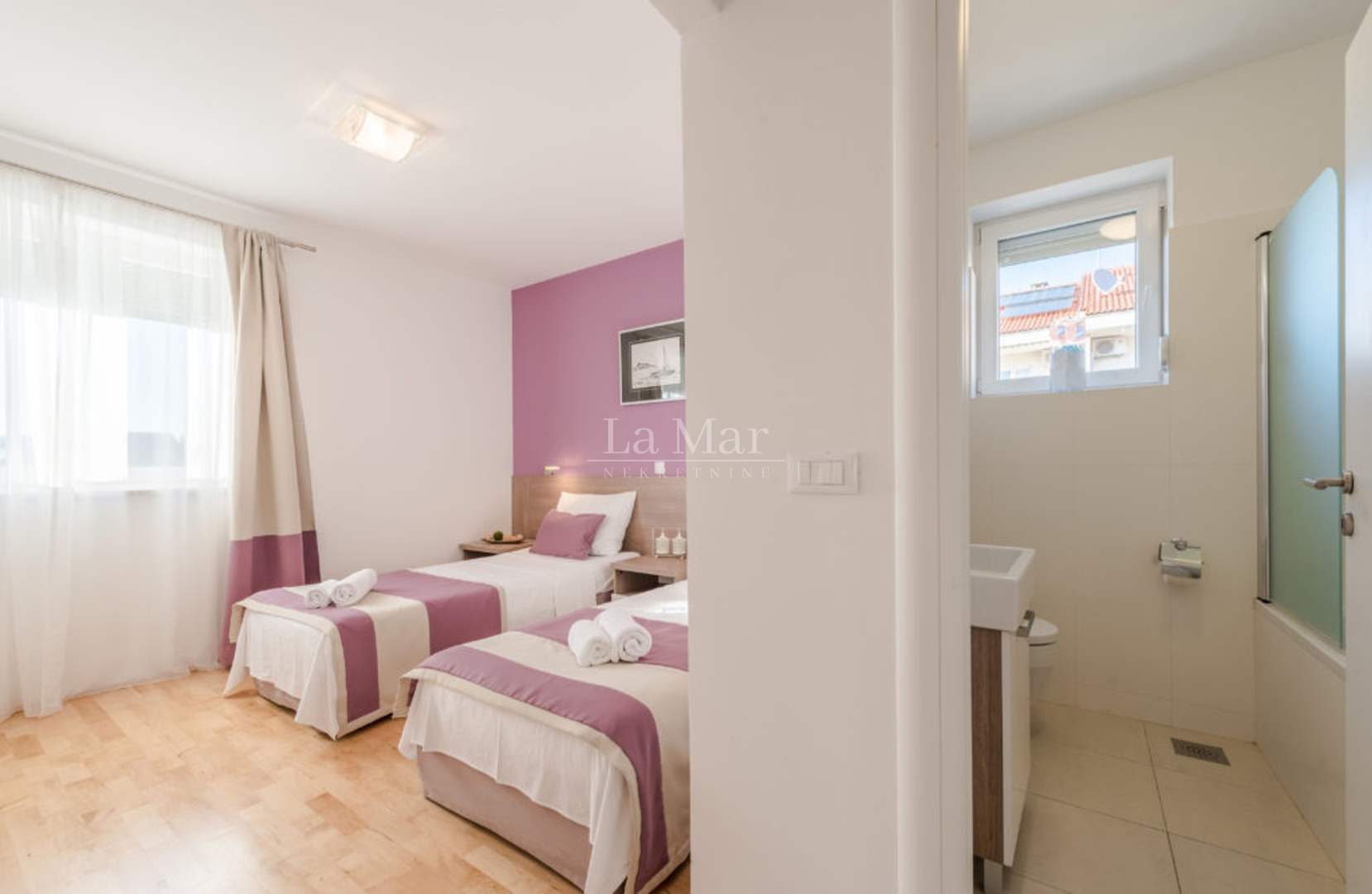 NOVALJA- Apartman PRVI RED DO MORA-  E5 - 81 m2- II. kat- REZERVIRANO