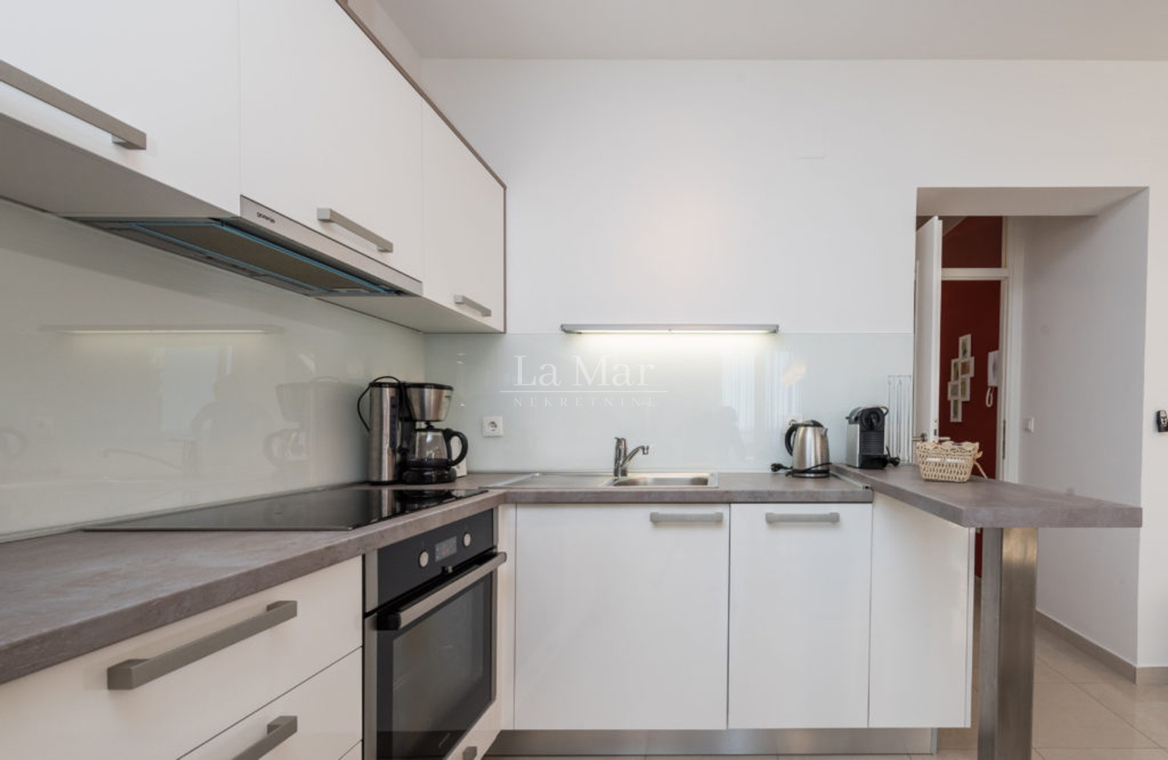 NOVALJA- PRVI RED DO MORA- Apartman u vili - E3 - 81.04 m2- I. kat