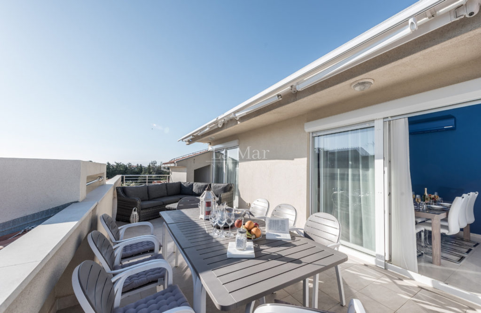 EKSKLUZIVNO! NOVALJA- PRVI RED DO MORA- Penthouse u vili - E7 - 116.12 m2- 589.000€