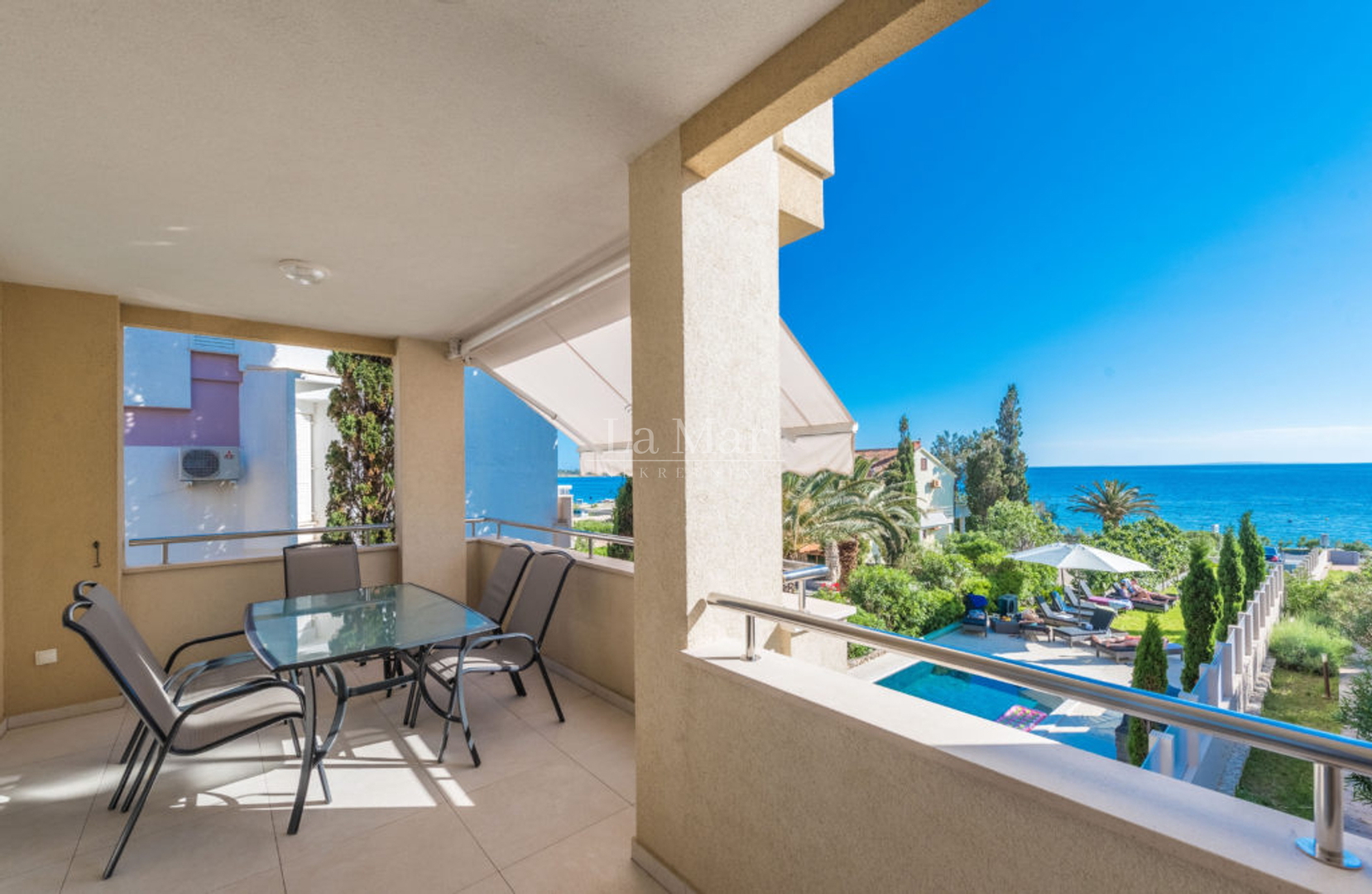 NOVALJA- PRVI RED DO MORA- Apartman u vili - E3 - 81.04 m2- I. kat