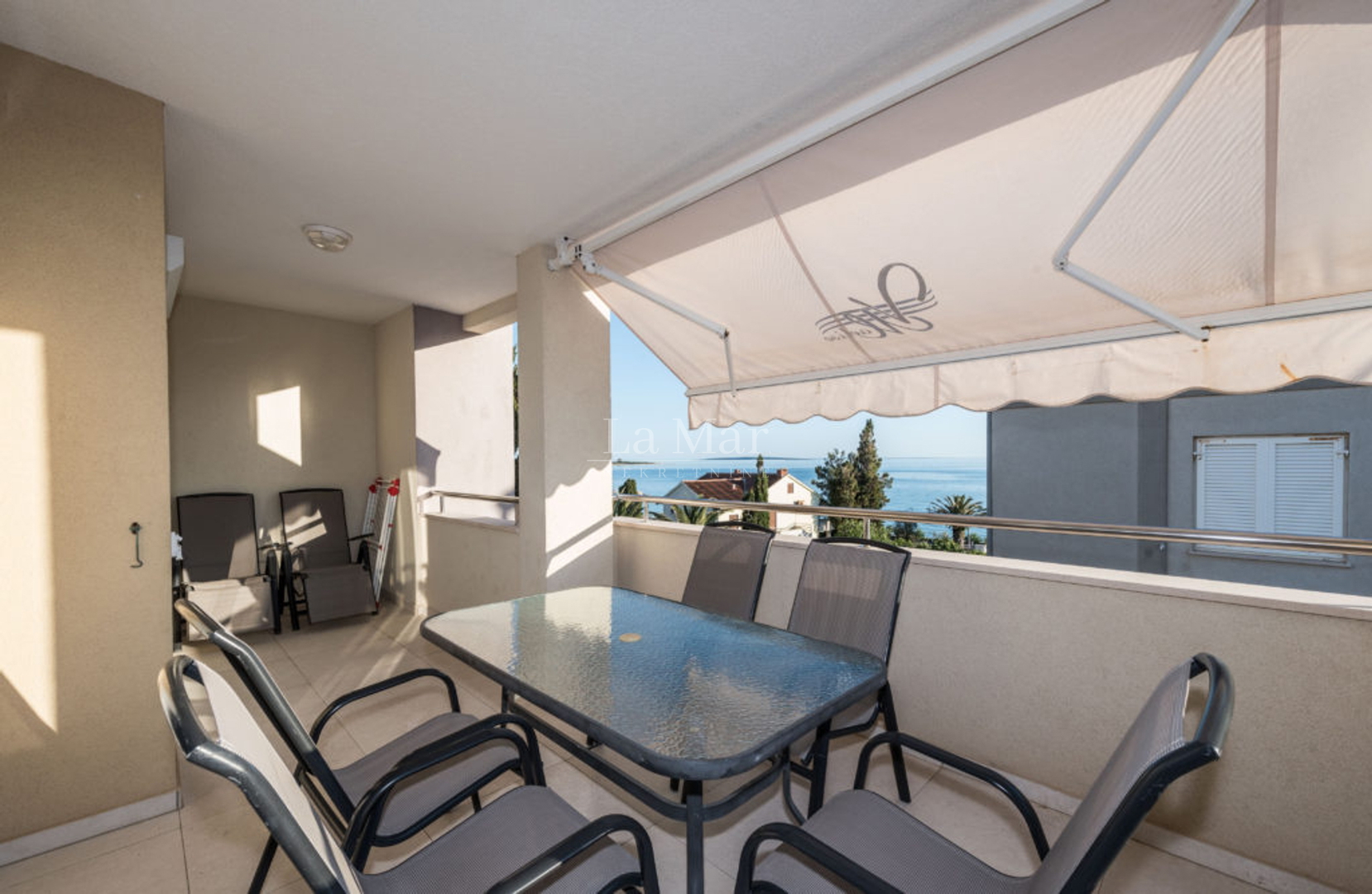 NOVALJA- Apartman PRVI RED DO MORA-  E5 - 81 m2- II. kat- REZERVIRANO