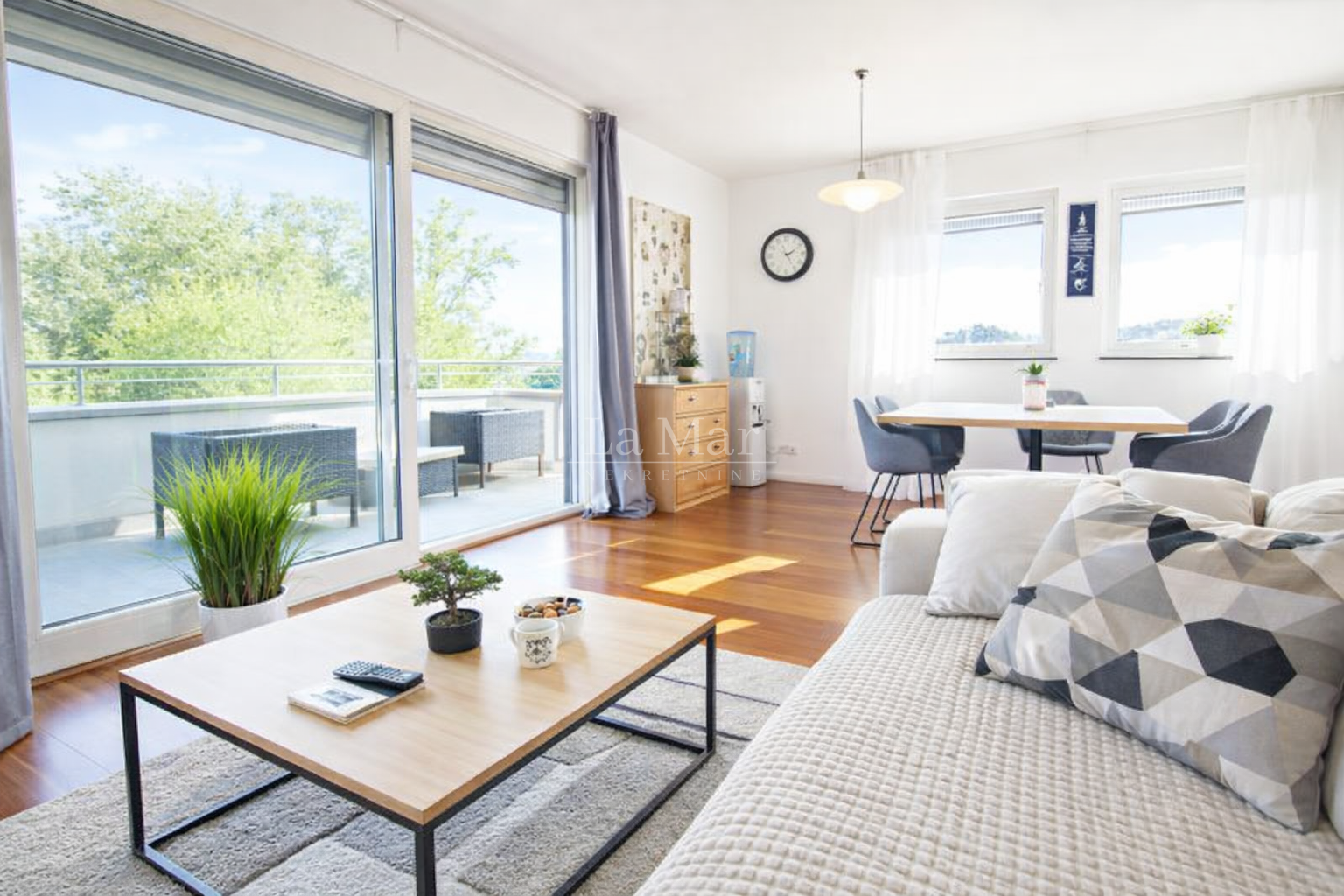 Zagreb - Podsused- trosoban stan sa garažom- 100 m2