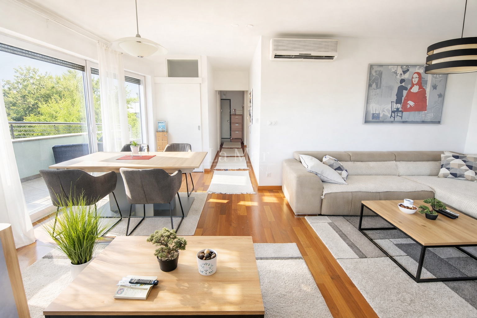 Zagreb - Podsused- trosoban stan sa garažom- 100 m2