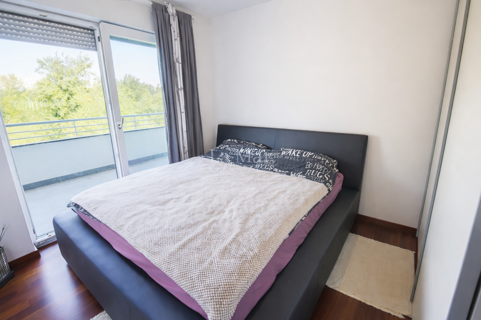 Zagreb - Podsused- trosoban stan sa garažom- 100 m2