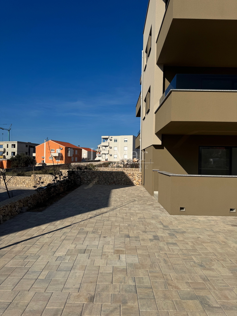 Novalja - Vrhunska novogradnja s pogledom na more - 79,33m2 - prizemlje