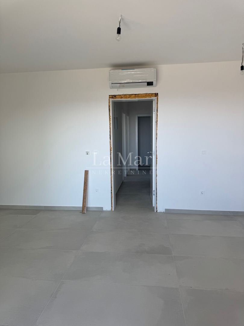 EKSKLUZIVNO! Novogradnja u Novalji s pogledom na more -S2- 76,12 m2 - I kat