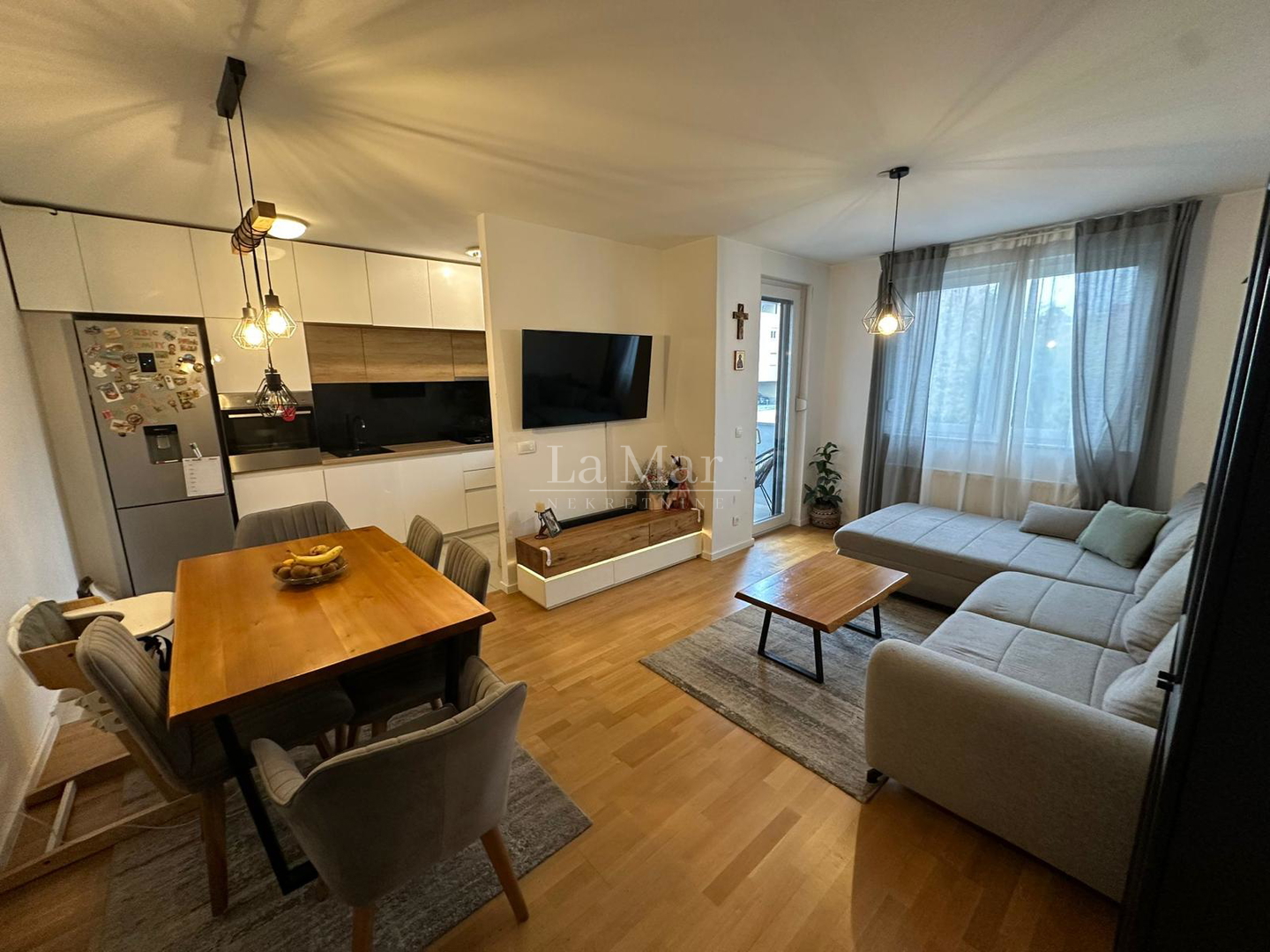 Stenjevec, 3-sobni obiteljski stan 90m2 novije gradnje na 1 katu