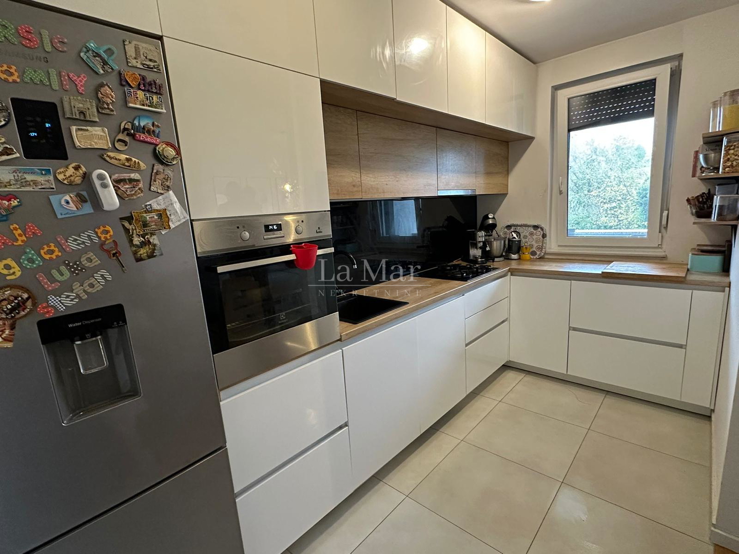 Stenjevec, 3-sobni obiteljski stan 90m2 novije gradnje na 1 katu