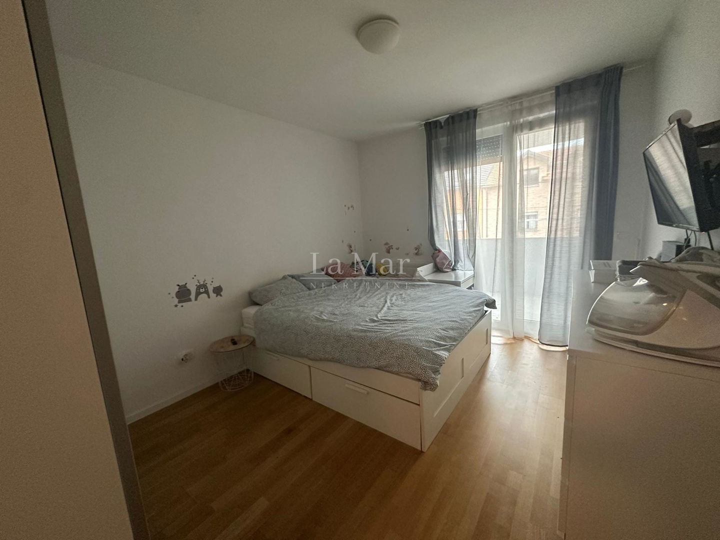 Stenjevec, 3-sobni obiteljski stan 90m2 novije gradnje na 1 katu