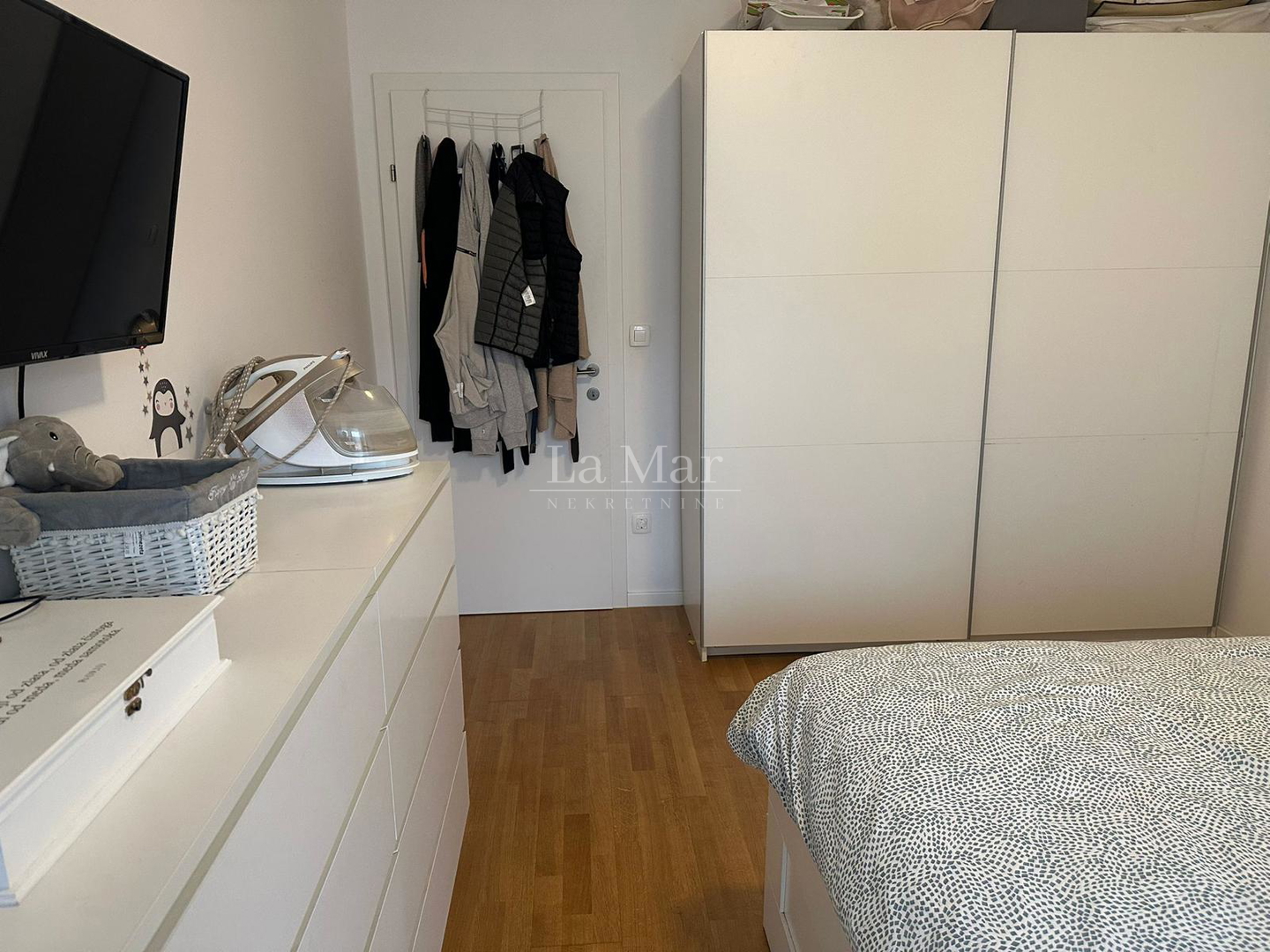 Stenjevec, 3-sobni obiteljski stan 90m2 novije gradnje na 1 katu