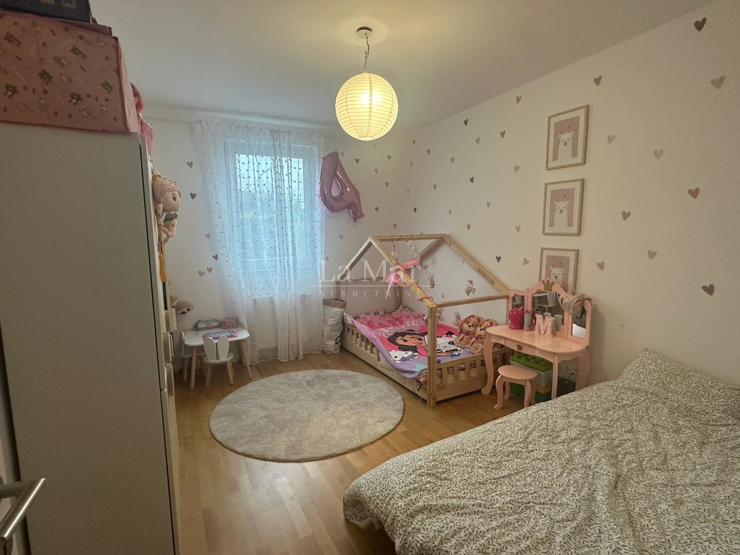 Stenjevec, 3-sobni obiteljski stan 90m2 novije gradnje na 1 katu