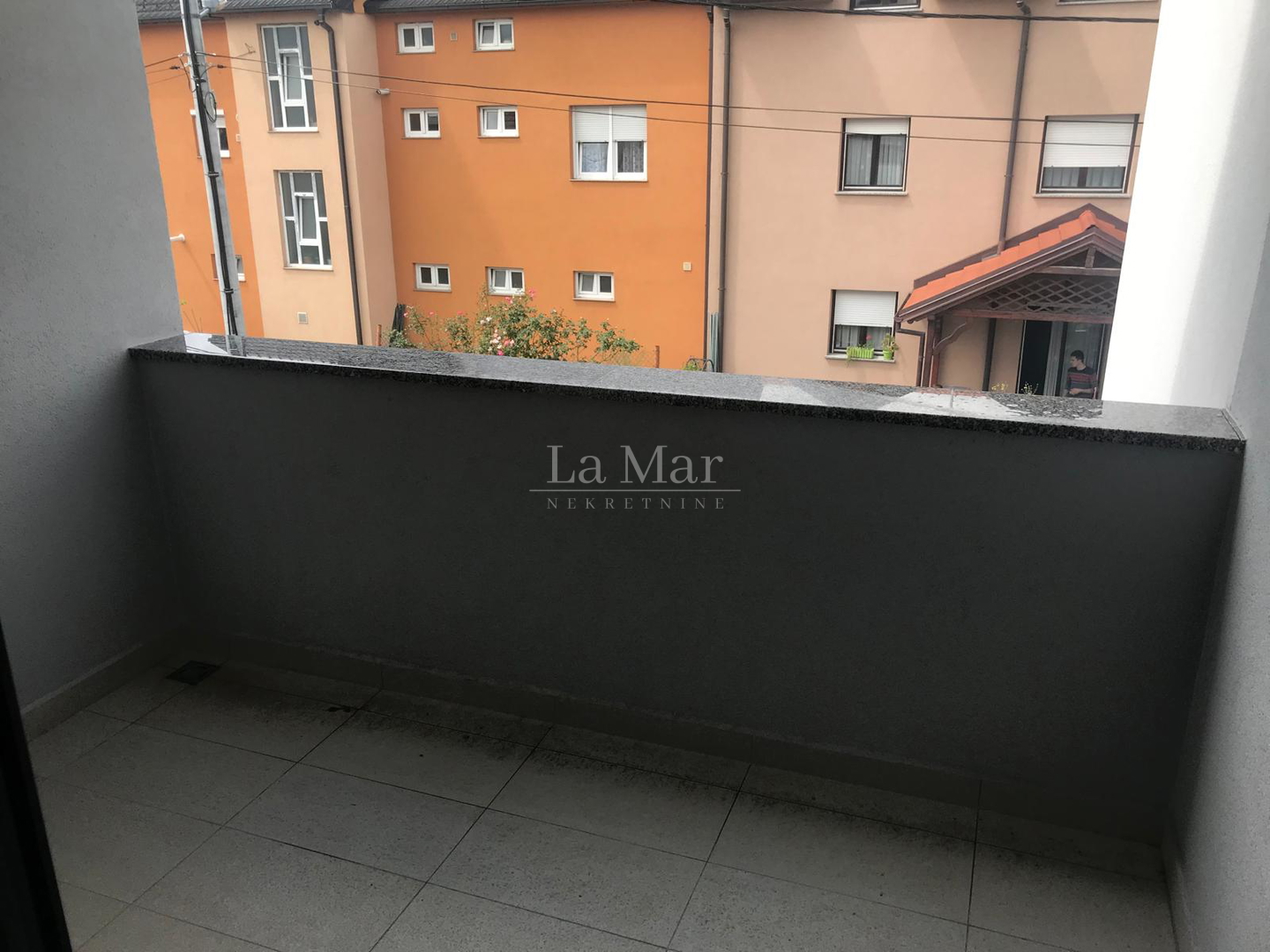 Stenjevec, 3-sobni obiteljski stan 90m2 novije gradnje na 1 katu