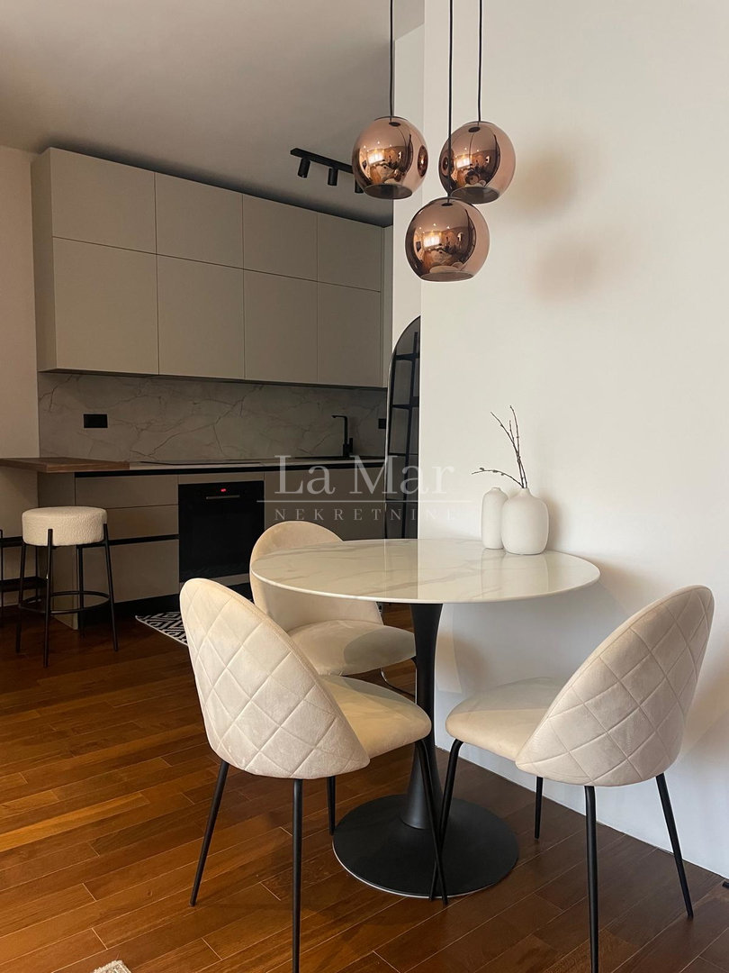 NOVAKOVA-prekrasan dvosoban stan za kratkoročni najam, kompletno uređen