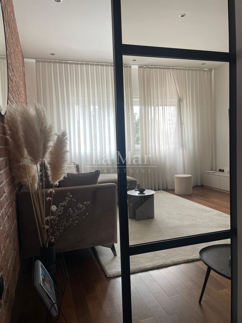 NOVAKOVA-prekrasan dvosoban stan na najam, kompletno uređen